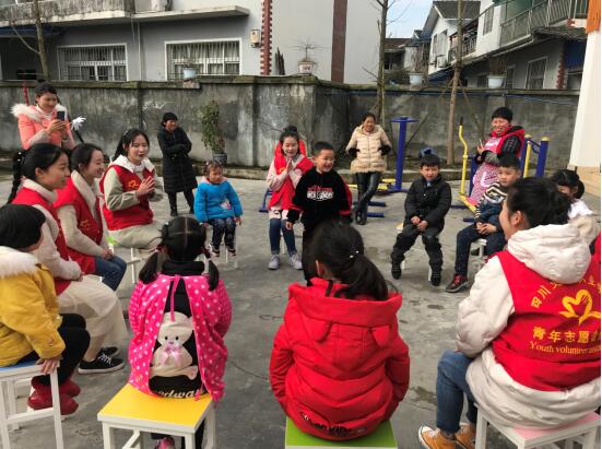 大邑县开展“快乐游戏，点亮童年”关爱留守儿童志愿服务活动